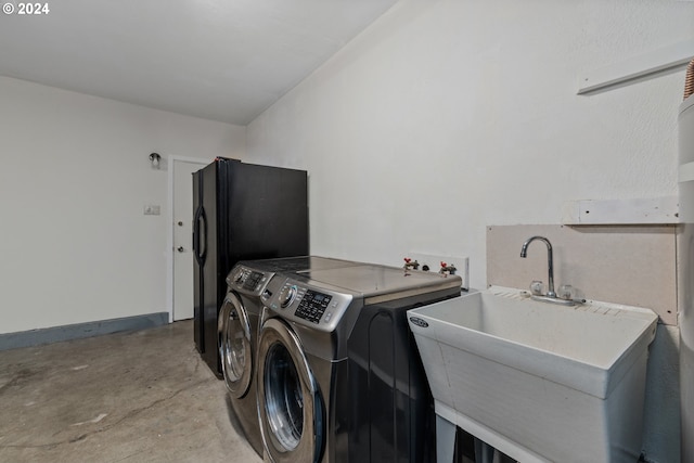 washroom featuring sink and washing machine and clothes dryer