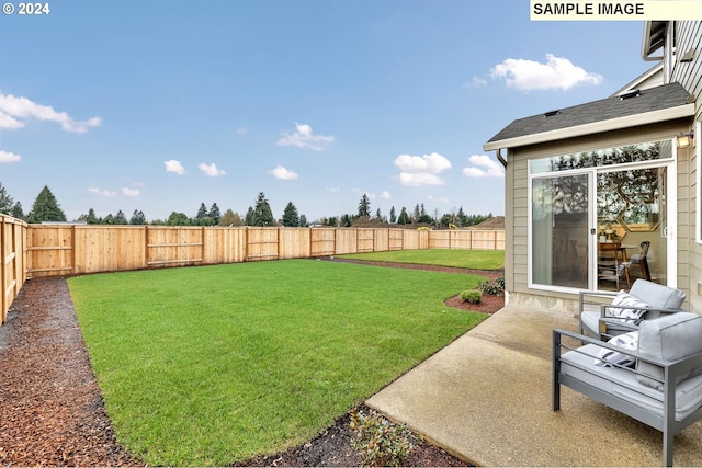 view of yard featuring a patio area