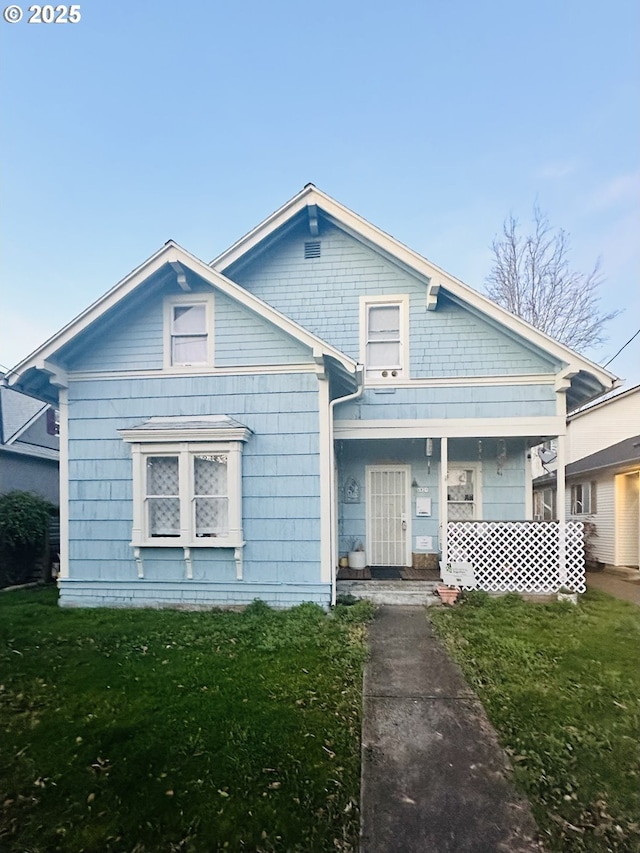 view of front of property featuring covered porch and a front yard