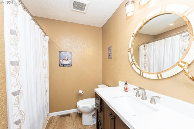 full bath featuring baseboards, visible vents, toilet, and wood finished floors