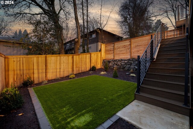 view of yard at dusk