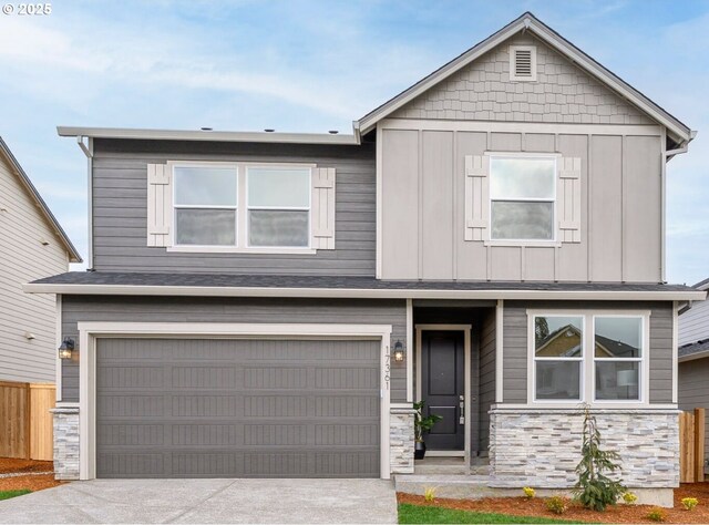 view of front facade with a garage and a front yard