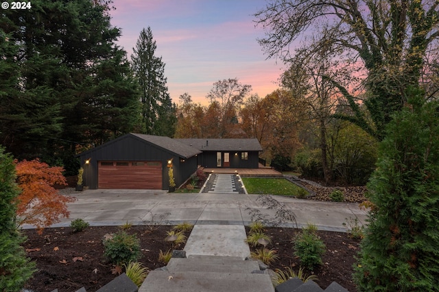 view of front facade featuring a garage