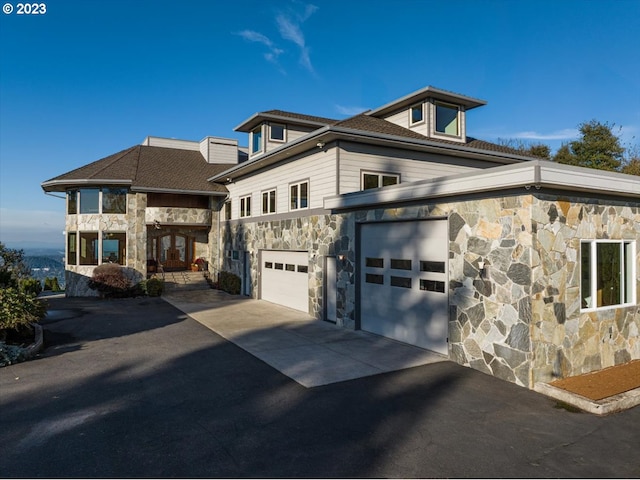 view of front facade featuring a garage