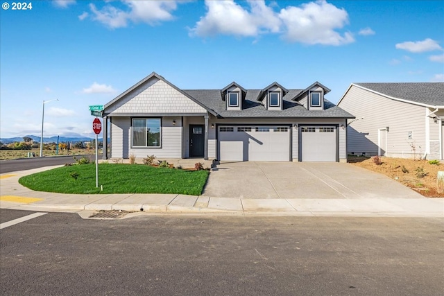 view of front of house with a front lawn and a garage