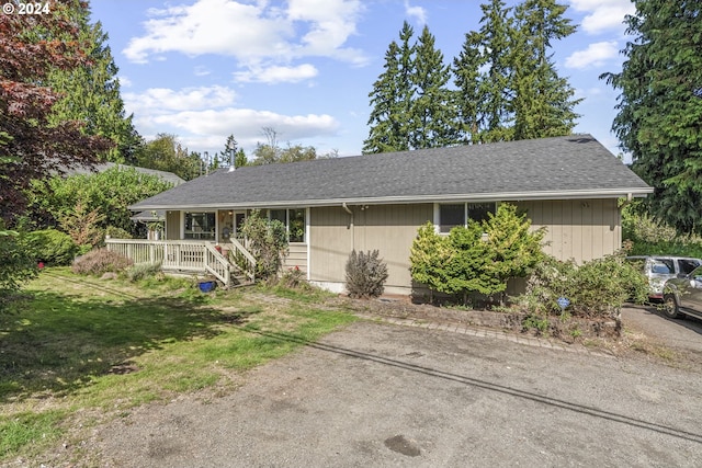 ranch-style home with a front yard