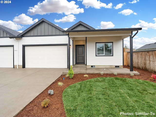 view of front of house featuring a front yard and a garage