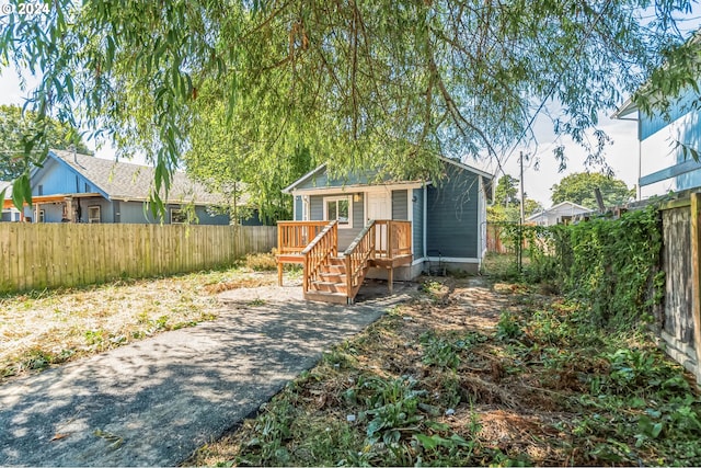 bungalow featuring fence private yard