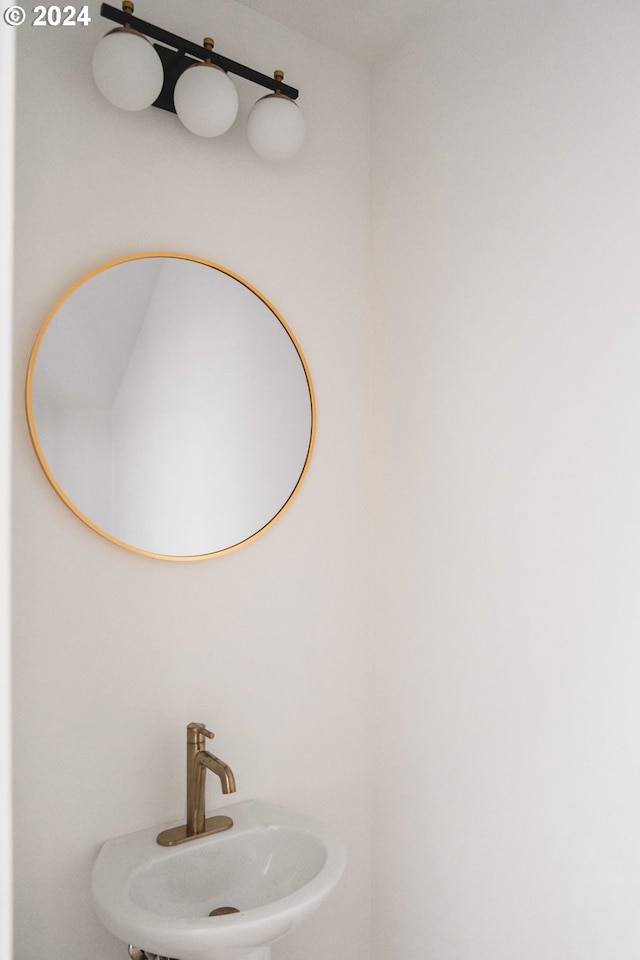 6061 NE Simpson St, Portland, OR 97218 - bathroom featuring a sink