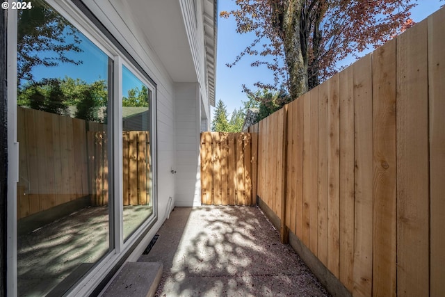 6061 NE Simpson St, Portland, OR 97218 - view of patio