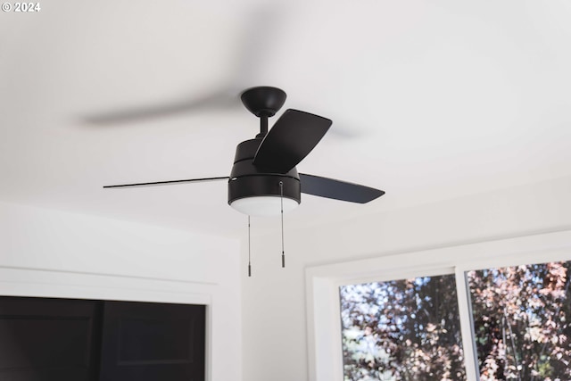 6061 NE Simpson St, Portland, OR 97218 - detailed view of ceiling fan
