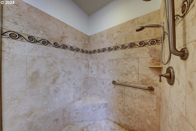 details featuring tiled shower