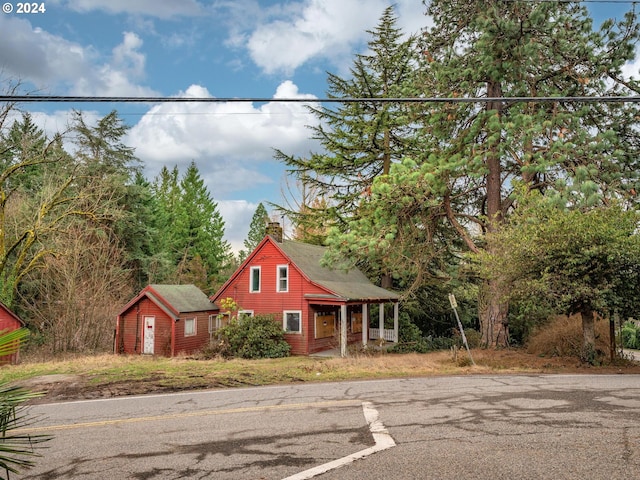 view of front of house with an outdoor structure