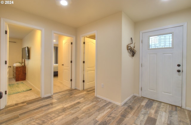 28999 Vizcaino Ct, Gold Beach, OR 97444 - foyer featuring wood finished floors, baseboards, and recessed lighting