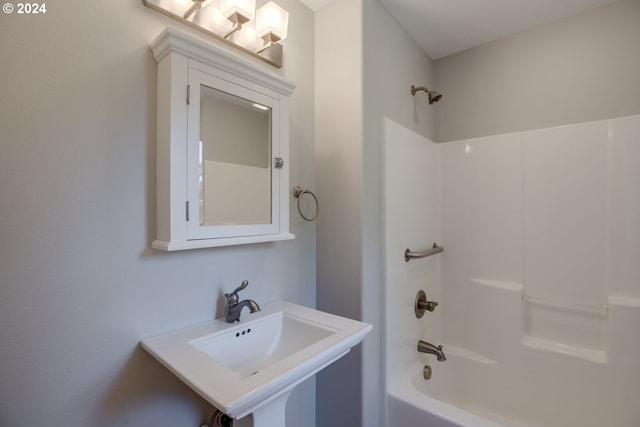 bathroom featuring sink and washtub / shower combination