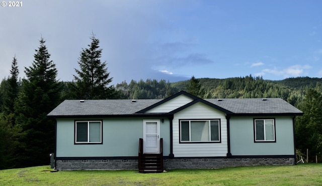 95851 Mckinnon Dr, Gold Beach, OR 97444 - ranch-style house featuring crawl space, a front yard, a wooded view, and entry steps