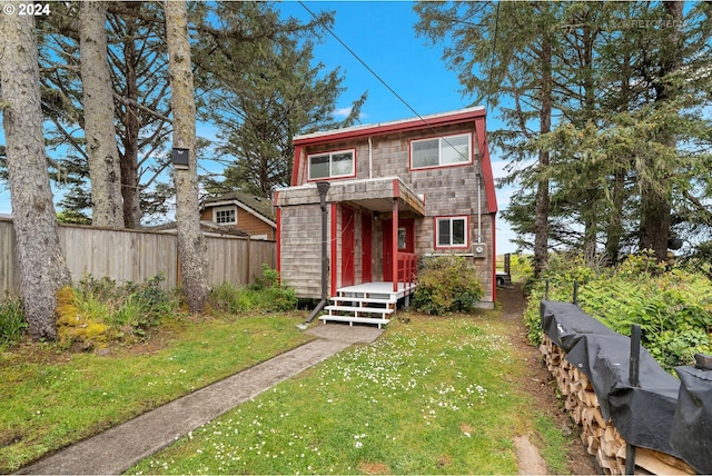 view of front of house with a front lawn