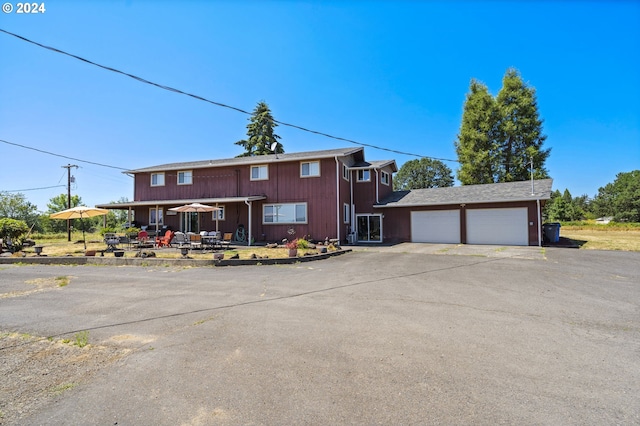 view of front facade featuring a garage