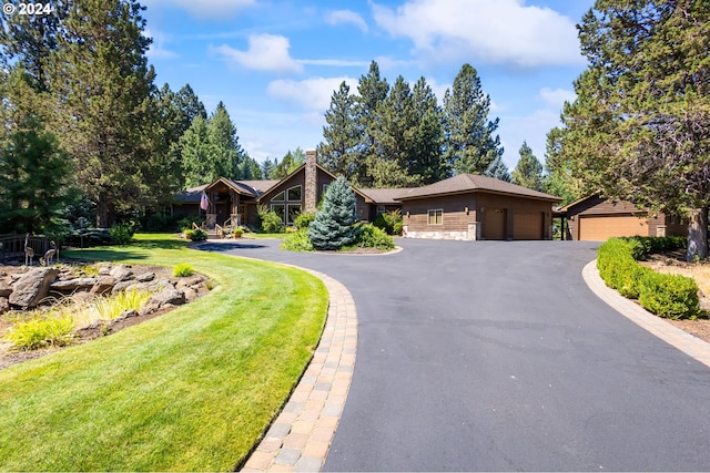 view of front of property with a front lawn