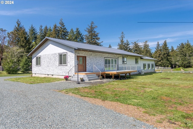 single story home featuring a front yard