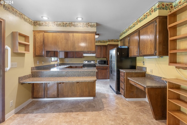 kitchen with kitchen peninsula, stainless steel appliances, and sink