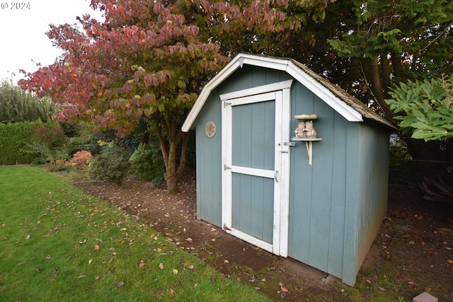 view of outdoor structure with a lawn