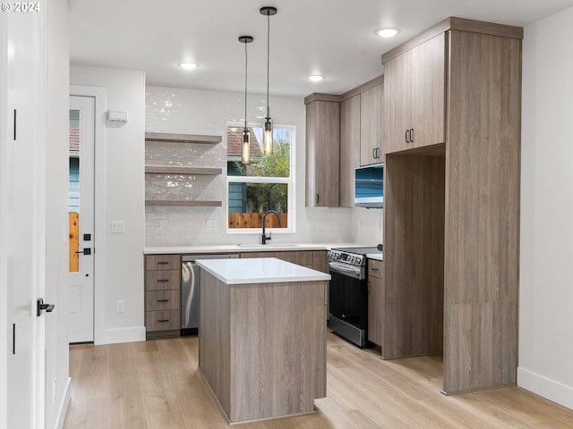 kitchen featuring stainless steel appliances, light hardwood / wood-style floors, backsplash, hanging light fixtures, and a kitchen island