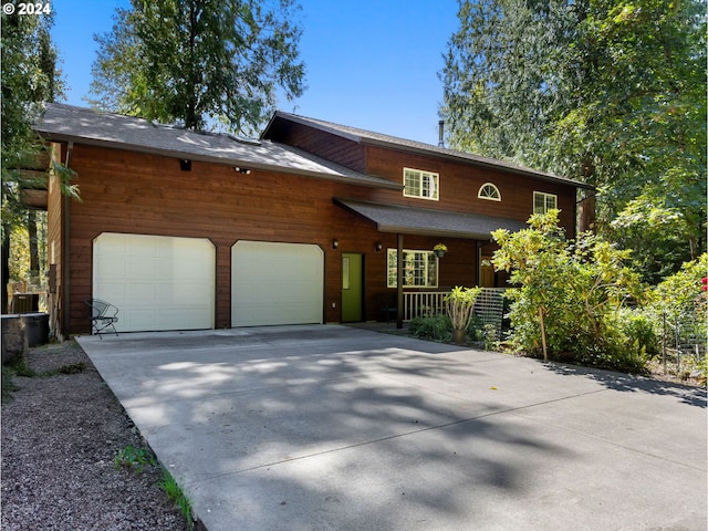 view of front facade with a garage