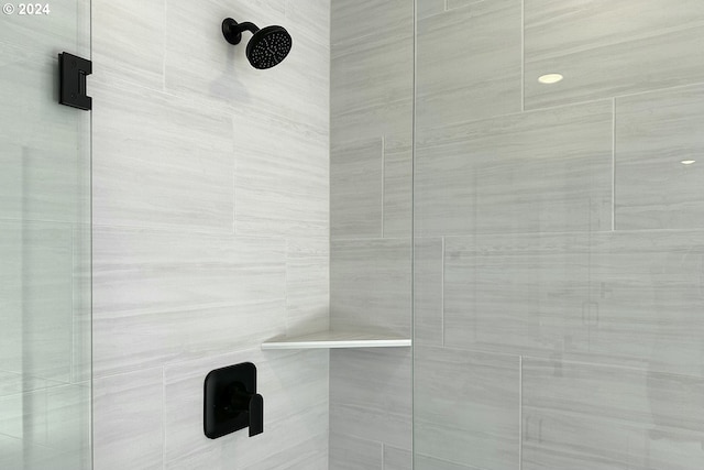 details with a tile shower