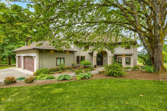 view of front of house with a front lawn and a garage