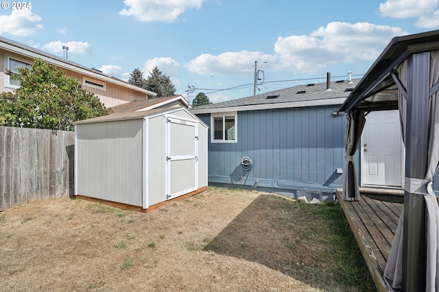 view of yard with a storage shed