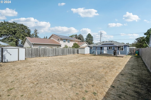 view of yard with a shed