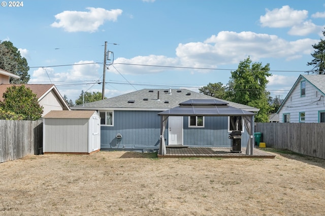 view of front facade with a storage shed and a front yard