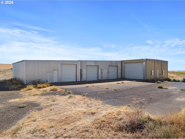 view of detached garage