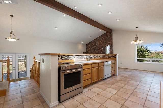 kitchen with a sink, vaulted ceiling with beams, electric stove, decorative backsplash, and an inviting chandelier