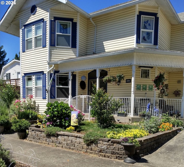 view of front of house featuring a porch