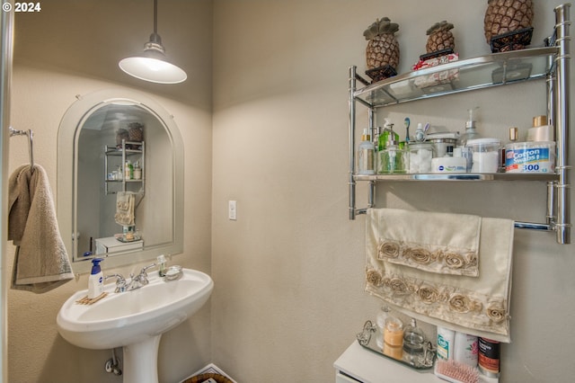 bathroom with sink