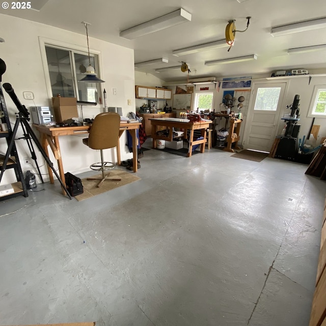 5716 Duniway Ave, Gladstone, OR 97027 - garage with a workshop area