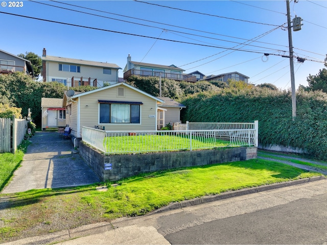 view of front of property with a front yard