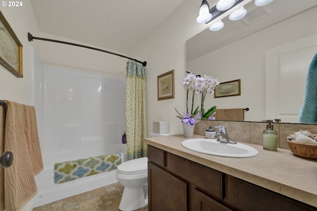 full bathroom featuring a chandelier, shower / bath combination with curtain, toilet, decorative backsplash, and vanity