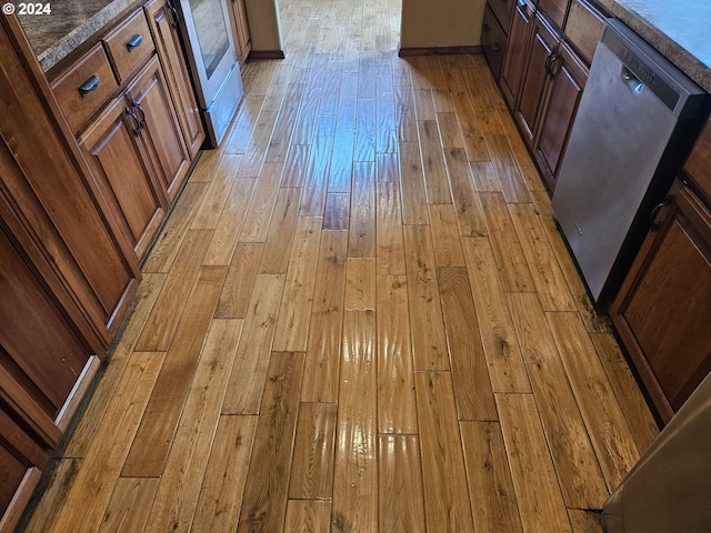 interior details featuring light hardwood / wood-style floors and dishwasher