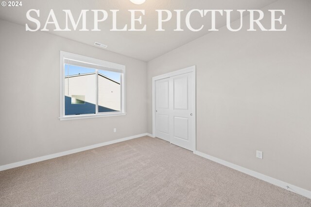 unfurnished room featuring carpet