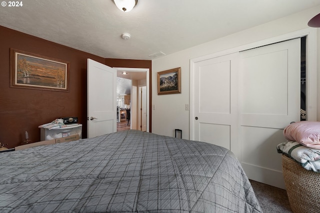 bedroom featuring carpet floors and a closet