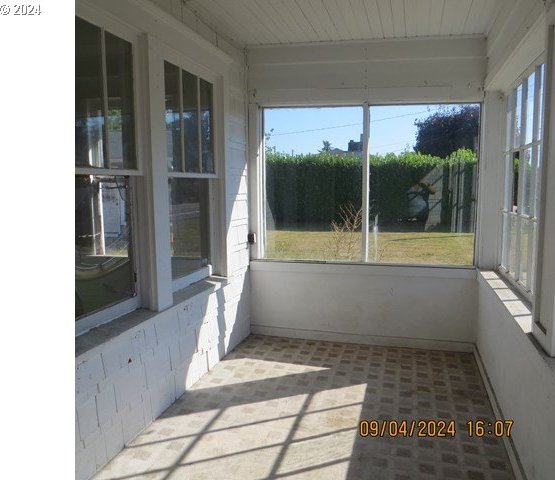 view of unfurnished sunroom