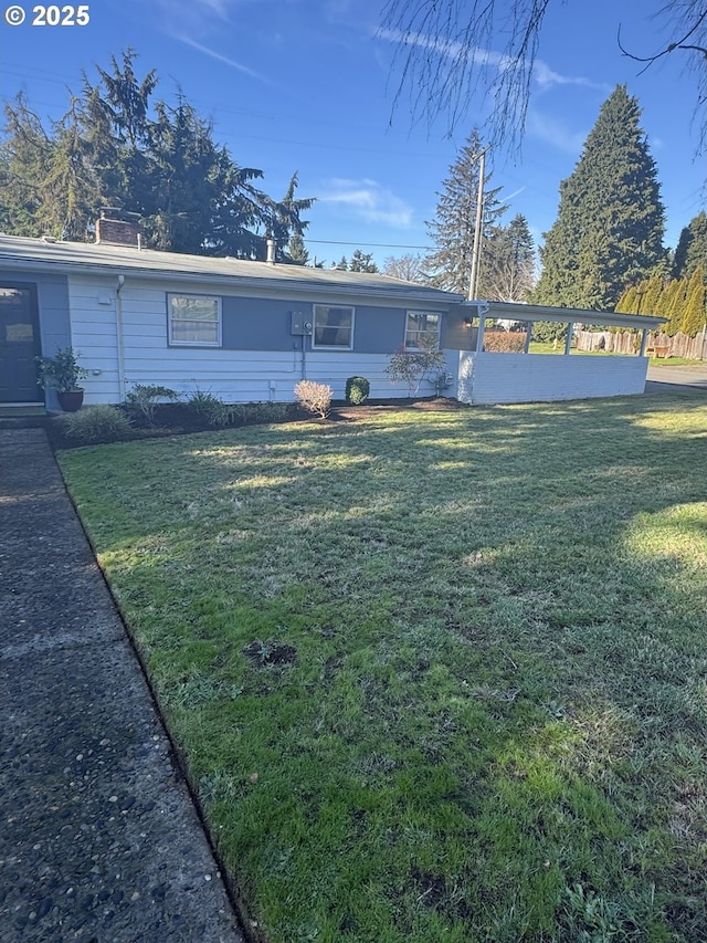 single story home featuring a front lawn