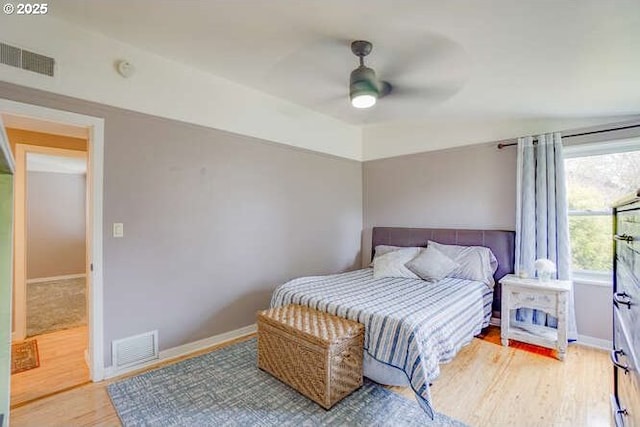 206 Farview Dr, Vancouver, WA 98661 - bedroom featuring wood finished floors, visible vents, and baseboards