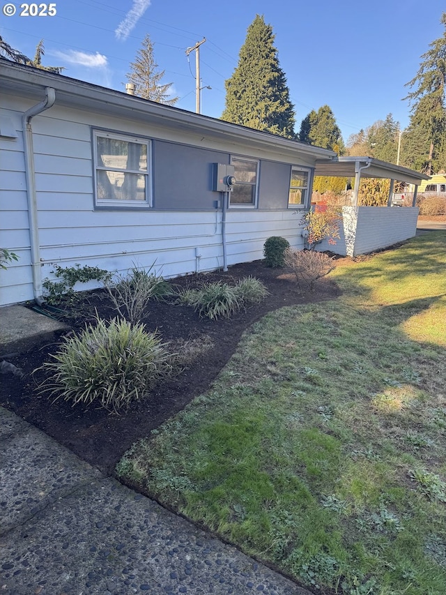 ranch-style home with a front lawn