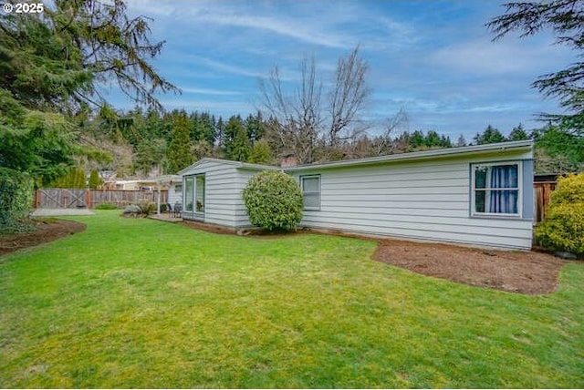 206 Farview Dr, Vancouver, WA 98661 - view of yard featuring fence