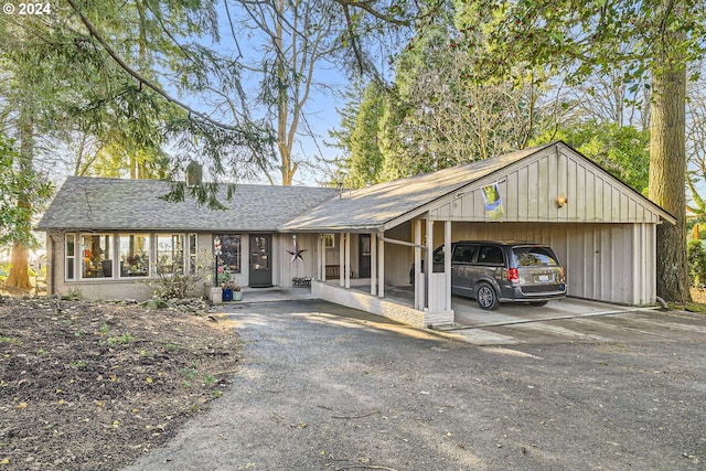 view of front facade featuring a carport