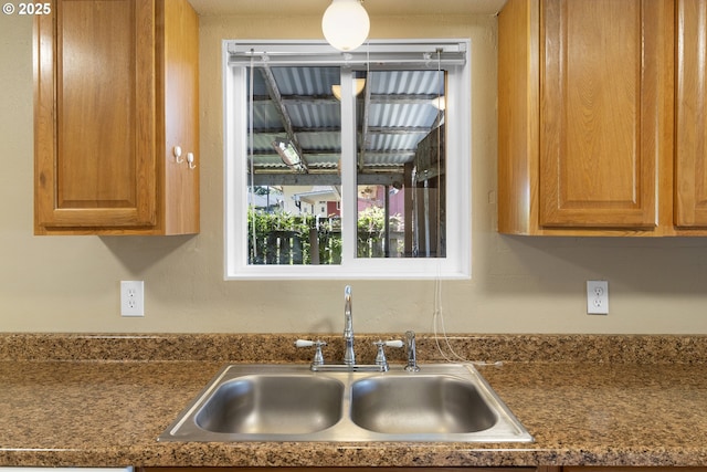 213 Engle Ave, Molalla, OR 97038 - kitchen featuring a sink and dark countertops